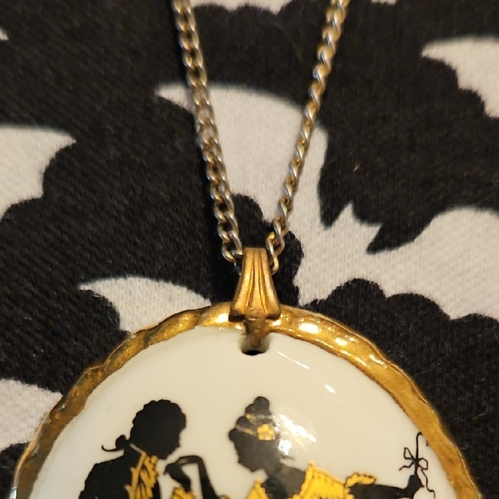 Vintage Lady Eleanor Necklace - Picture 6 of 9